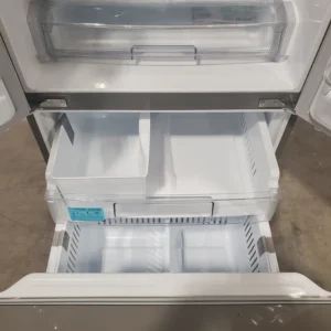 LG 22 cu. ft. 30-inch Wide French Door Refrigerator in Stainless Steel 3SD922 - LFCS22520S - Scratch & Dent (Minor) - Image 4