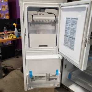 LG 26 cu. ft. Smart InstaView® Counter-Depth MAX™ French Door Refrigerator 17SD118 - LRFOC2606S - Scratch & Dent (Minor) - Image 9